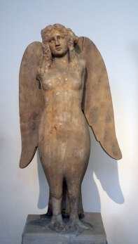 Sirène ornant une stèle funéraire grecque (motif fréquent) datant de 330 avant J.-C. et conservé au Musée national archéologique d'Athènes.